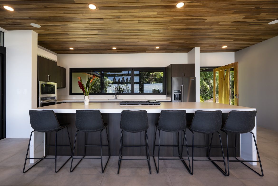 LUXURY JUNGLE PROPERTY WITH FOUR BEDROOMS AND OCEAN VIEWS, IN DOMINICALITO – 1.25 ACRES
