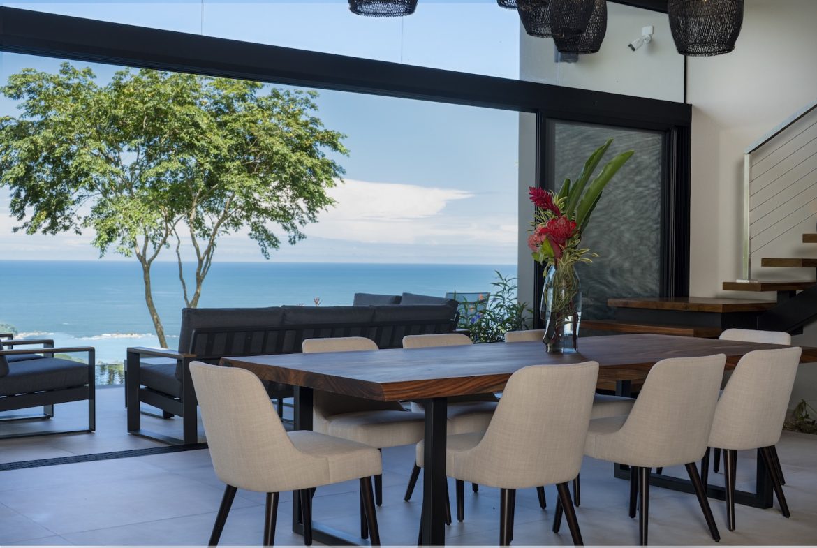 LUXURY JUNGLE PROPERTY WITH FOUR BEDROOMS AND OCEAN VIEWS, IN DOMINICALITO – 1.25 ACRES