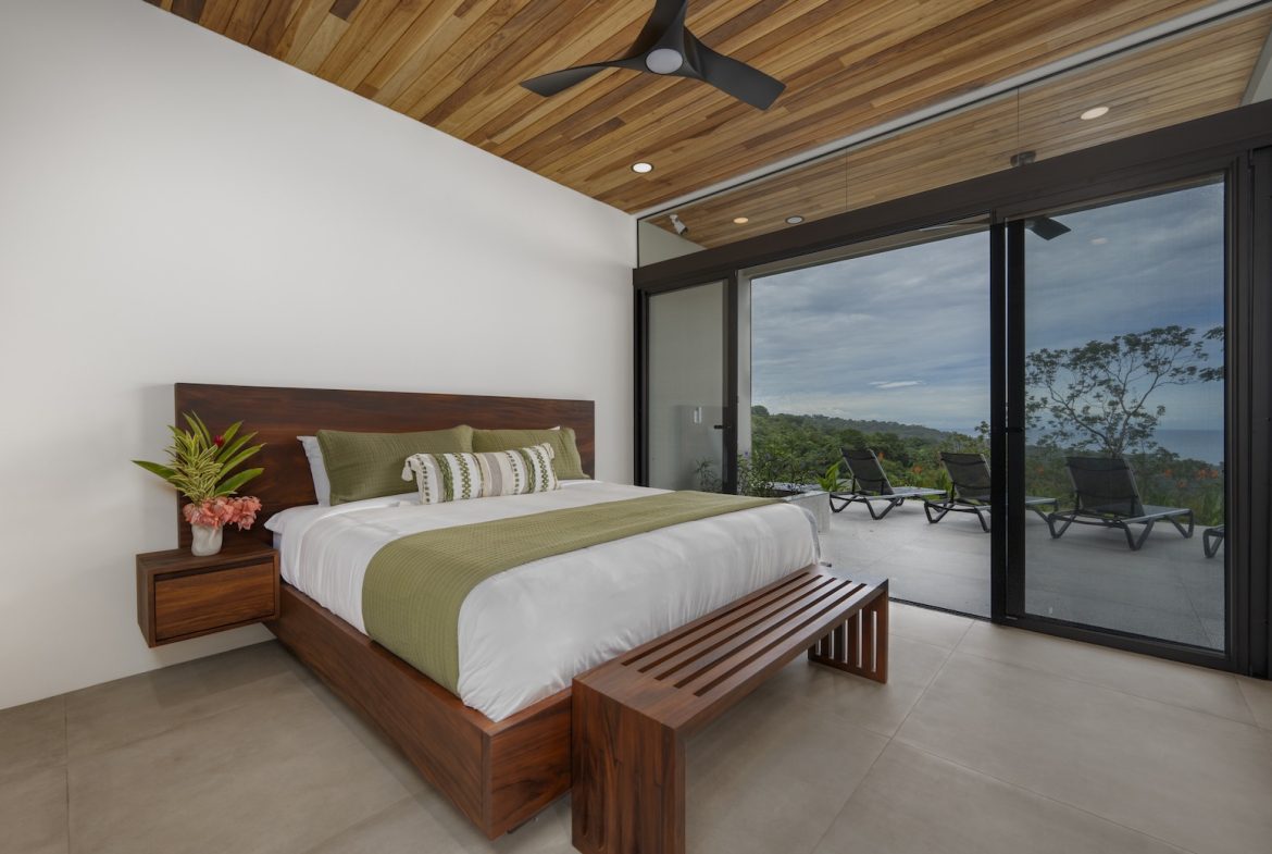 LUXURY JUNGLE PROPERTY WITH FOUR BEDROOMS AND OCEAN VIEWS, IN DOMINICALITO – 1.25 ACRES