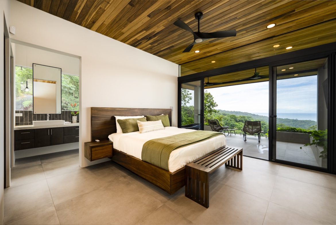 LUXURY JUNGLE PROPERTY WITH FOUR BEDROOMS AND OCEAN VIEWS, IN DOMINICALITO – 1.25 ACRES