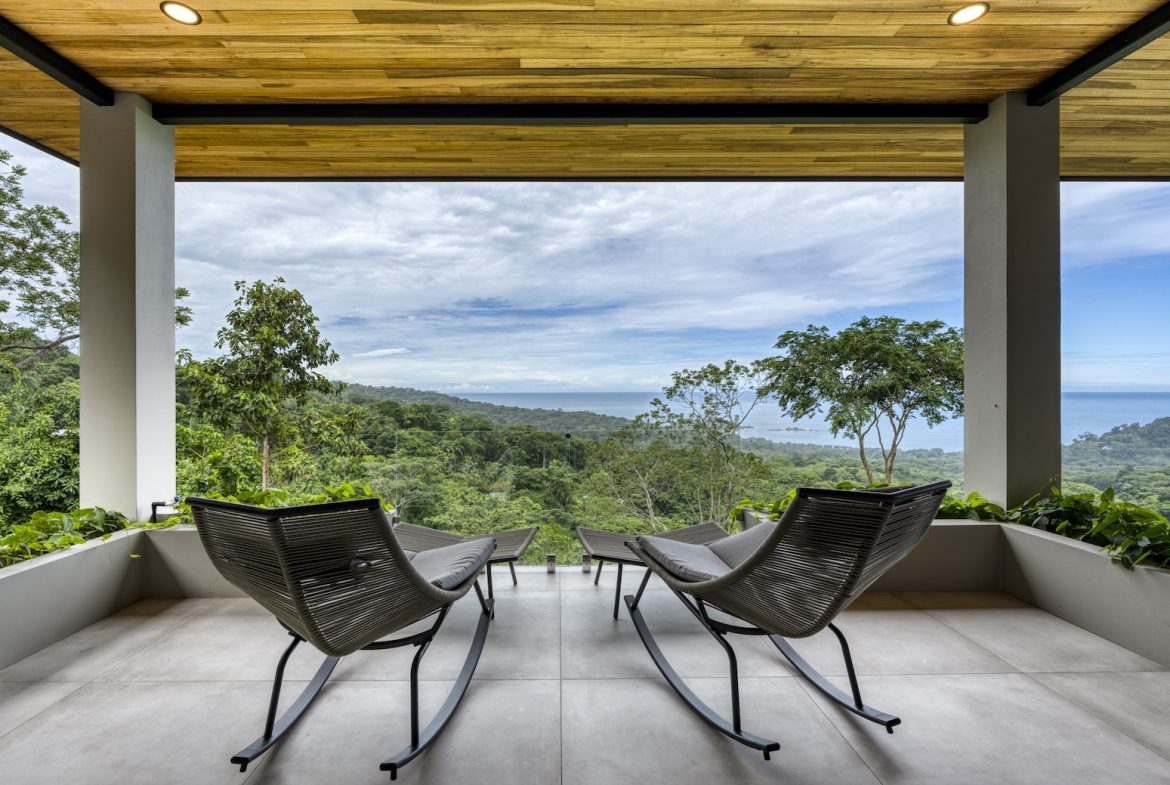 LUXURY JUNGLE PROPERTY WITH FOUR BEDROOMS AND OCEAN VIEWS, IN DOMINICALITO – 1.25 ACRES