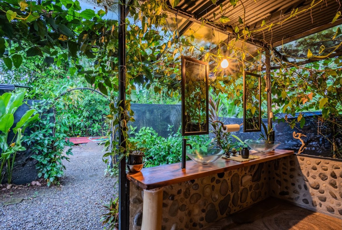 HOTEL PROPERTY WITH TWENTY TWO BEDS, IN BAHIA BALLENA CENTER – 0.24 ACRES