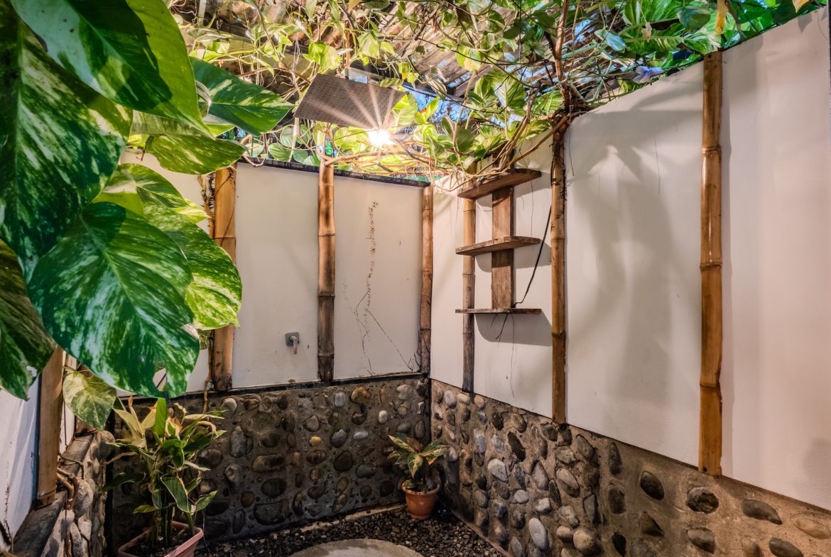 HOTEL PROPERTY WITH TWENTY TWO BEDS, IN BAHIA BALLENA CENTER – 0.24 ACRES