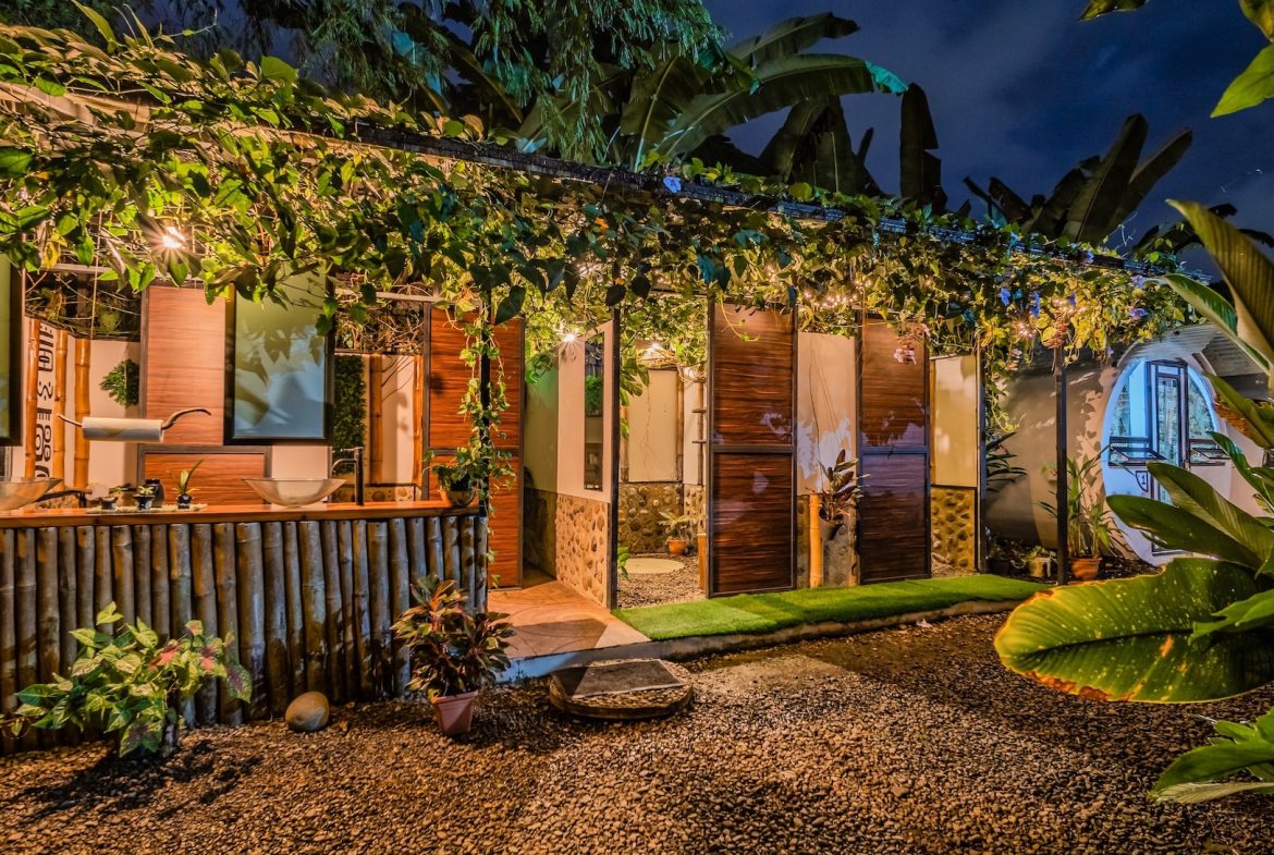 HOTEL PROPERTY WITH TWENTY TWO BEDS, IN BAHIA BALLENA CENTER – 0.24 ACRES