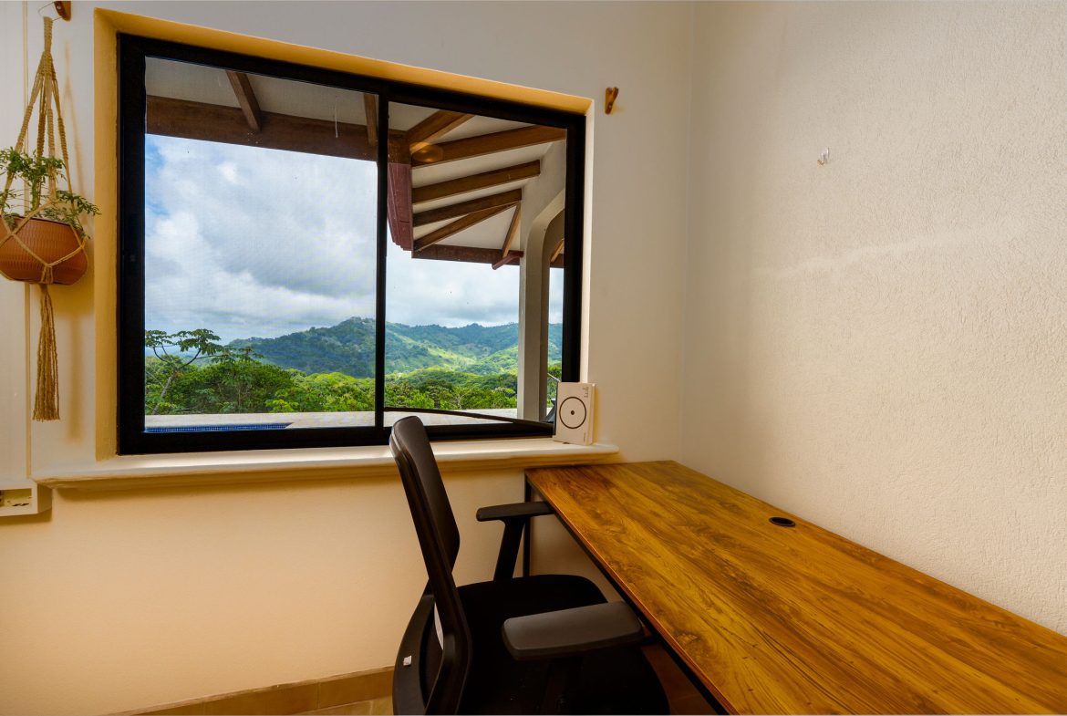 OCEAN AND MOUNTAIN VIEW 3 BEDROOM HOME WITH POOL IN LAGUNAS