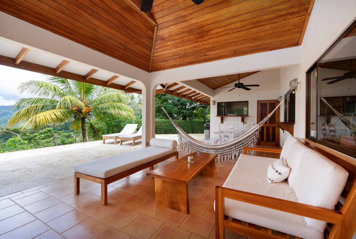 OCEAN AND MOUNTAIN VIEW 3 BEDROOM HOME WITH POOL IN LAGUNAS