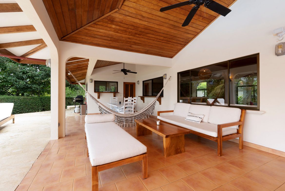 OCEAN AND MOUNTAIN VIEW 3 BEDROOM HOME WITH POOL IN LAGUNAS