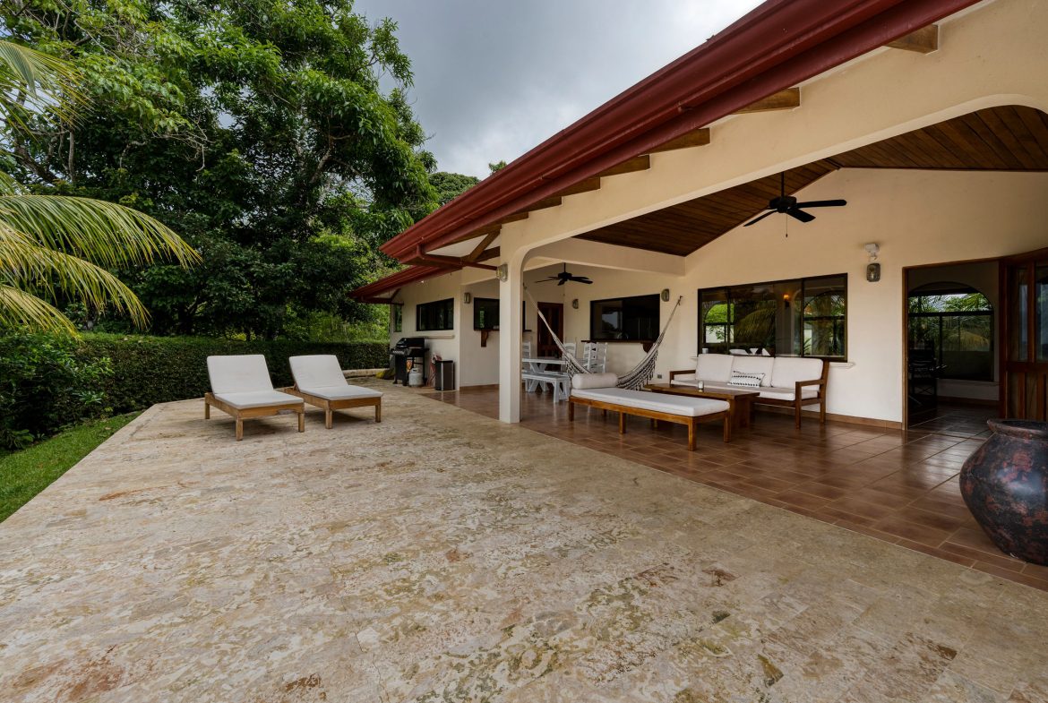 OCEAN AND MOUNTAIN VIEW 3 BEDROOM HOME WITH POOL IN LAGUNAS
