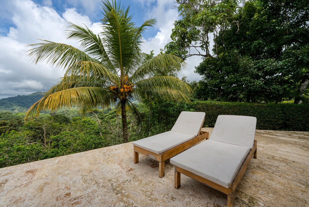OCEAN AND MOUNTAIN VIEW 3 BEDROOM HOME WITH POOL IN LAGUNAS