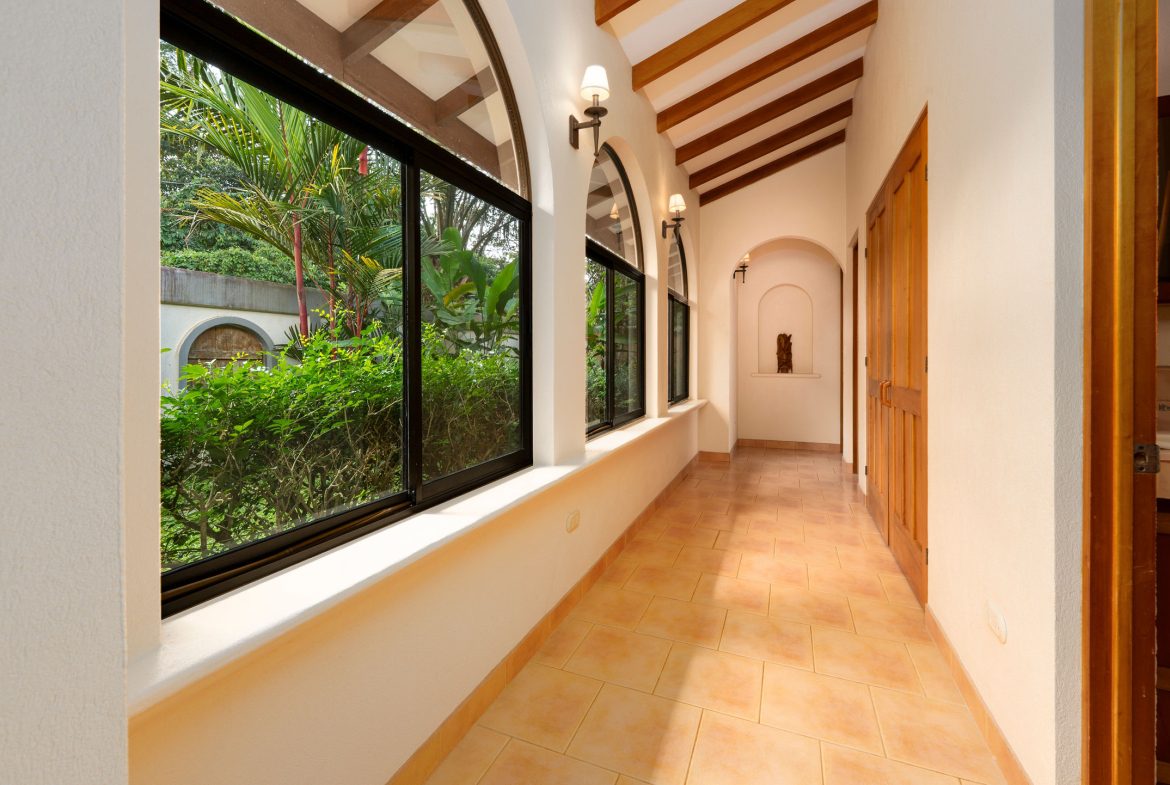 OCEAN AND MOUNTAIN VIEW 3 BEDROOM HOME WITH POOL IN LAGUNAS