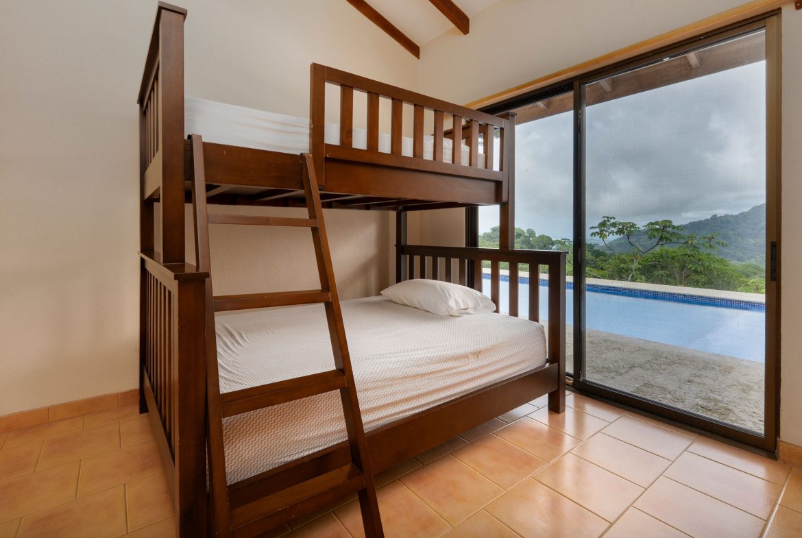 OCEAN AND MOUNTAIN VIEW 3 BEDROOM HOME WITH POOL IN LAGUNAS