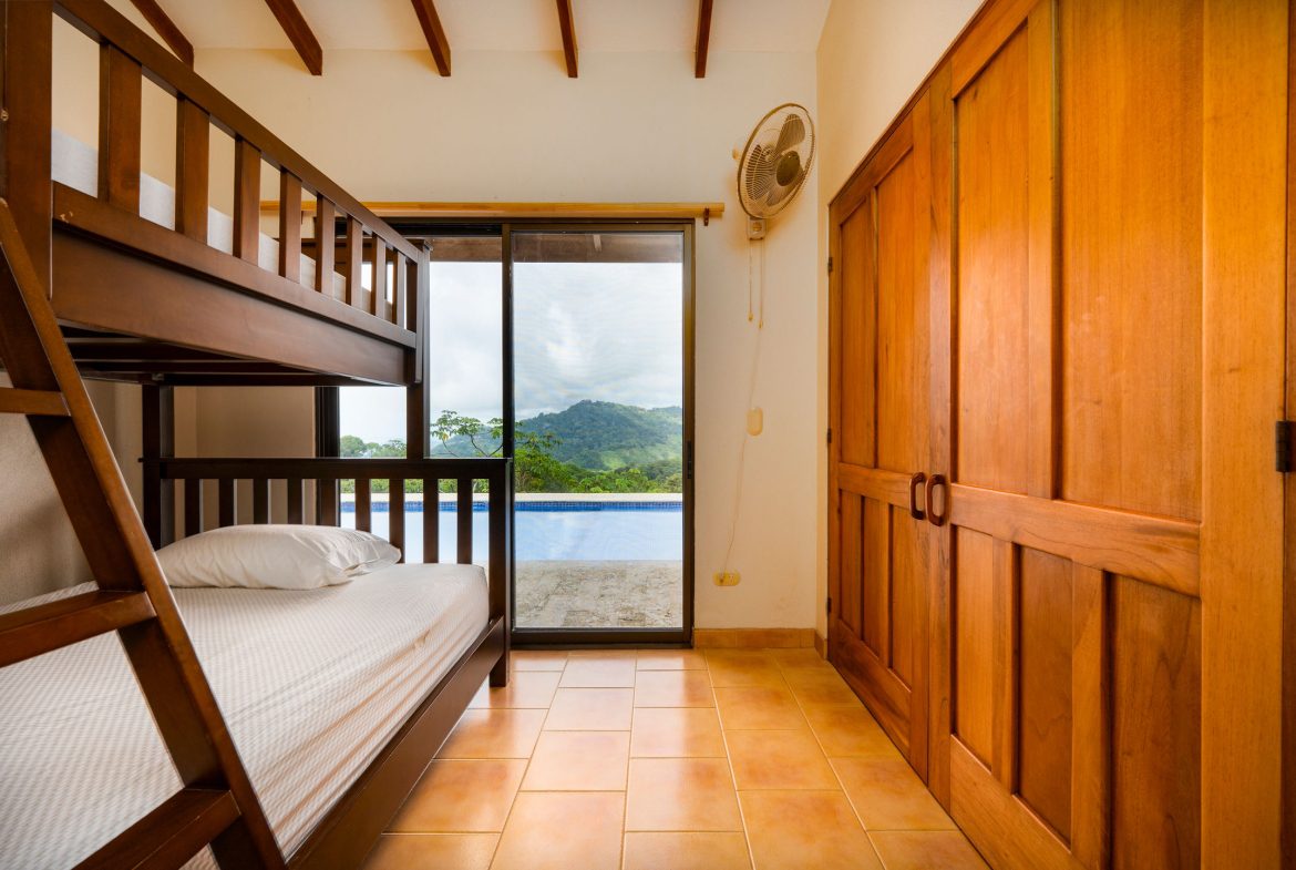 OCEAN AND MOUNTAIN VIEW 3 BEDROOM HOME WITH POOL IN LAGUNAS