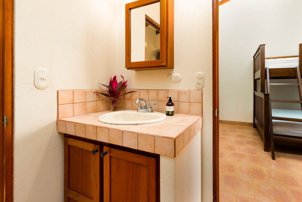 OCEAN AND MOUNTAIN VIEW 3 BEDROOM HOME WITH POOL IN LAGUNAS