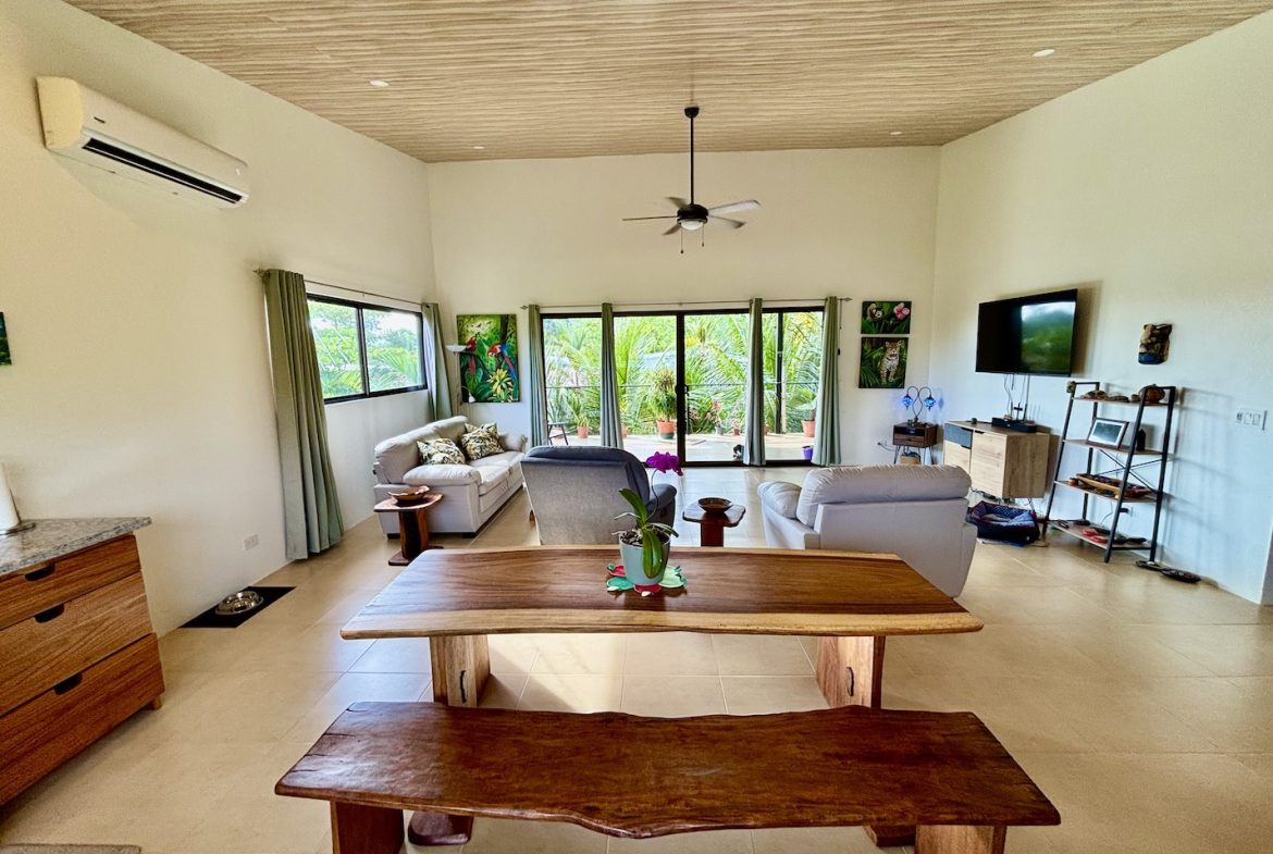 PROPERTY WITH TWO BEDROOM AND MOUNTAIN VIEWS, IN  UVITA – 0.27 ACRES, Uvita, Costa Rica — photo 8