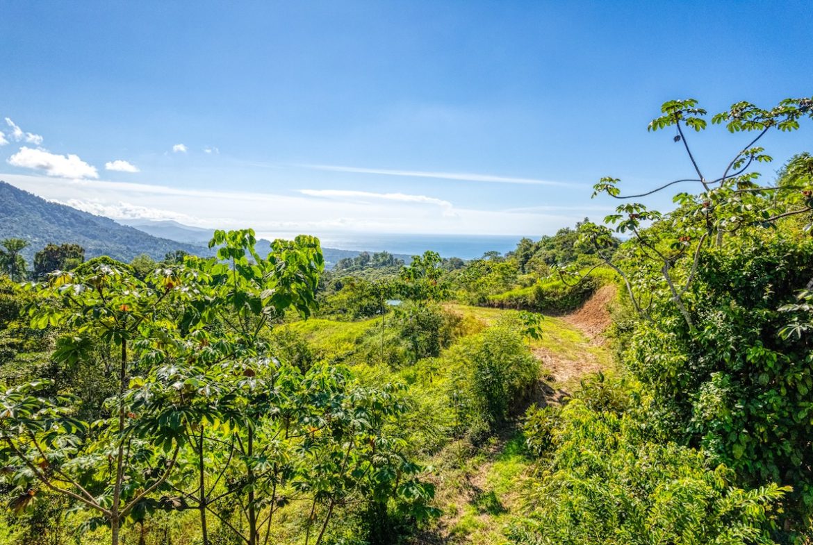 BUILDING PROPERTY WITH PANORAMIC VIEWS OF THE VALLEY, IN PORTALON – 1.14 ACRES
