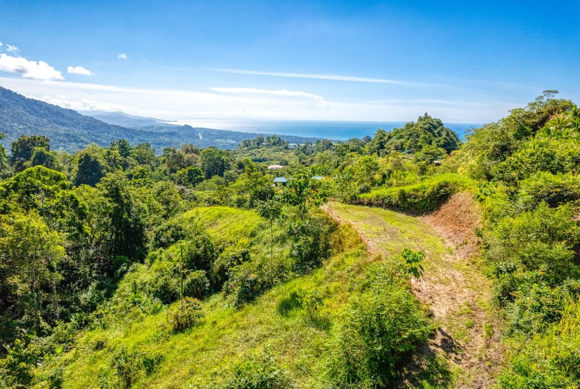 BUILDING PROPERTY WITH PANORAMIC VIEWS OF THE VALLEY, IN PORTALON – 1.14 ACRES