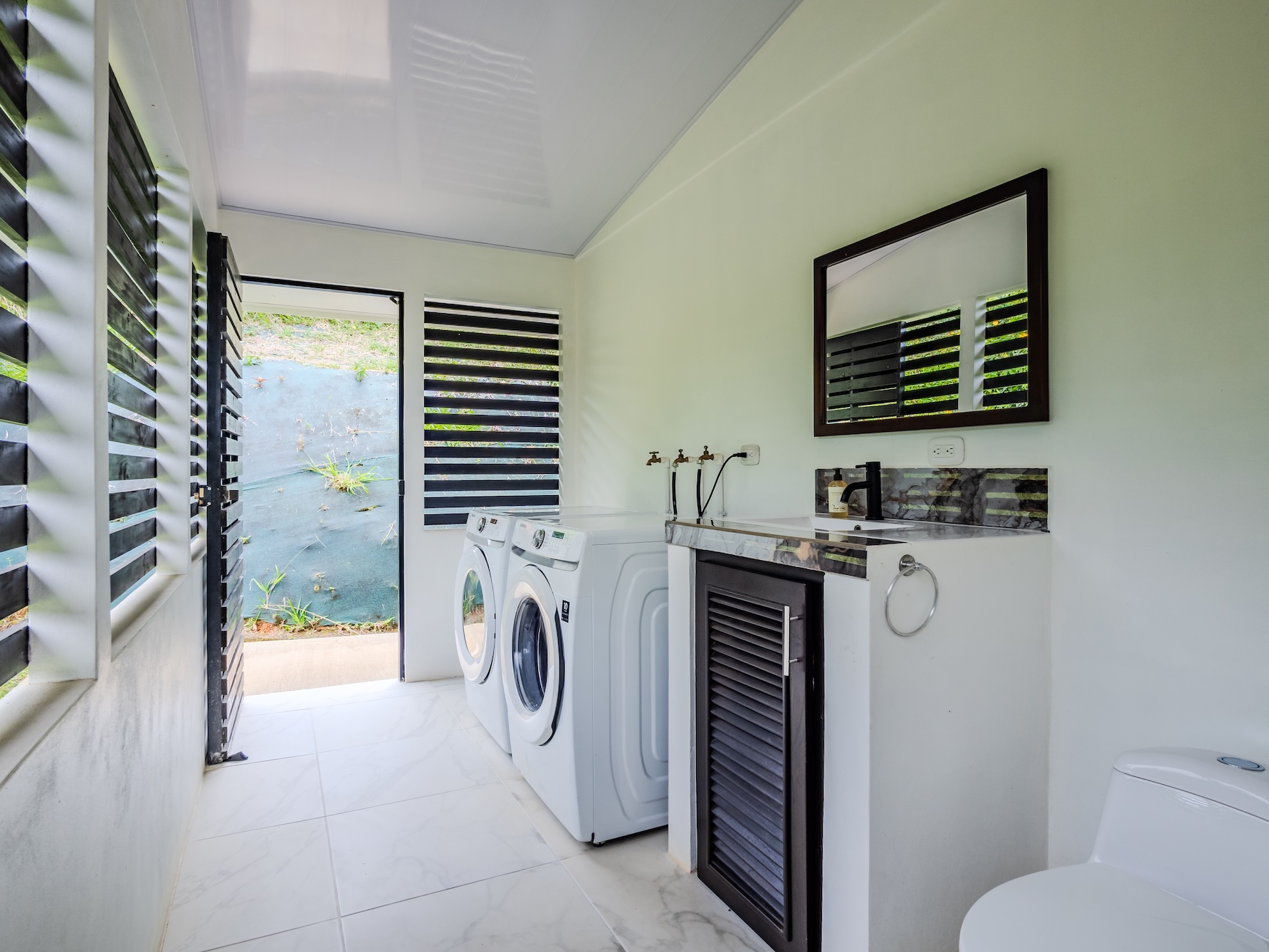 Main House_Serenity Gardens5