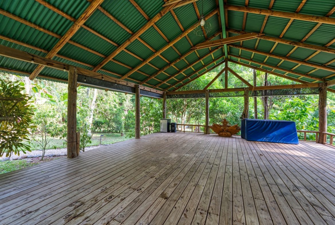 COMMERCIAL HOTEL PROPERTY WITH SIXTEEN BEDROOMS, IN LA TUMBAS TINAMASTES – 62 ACRES