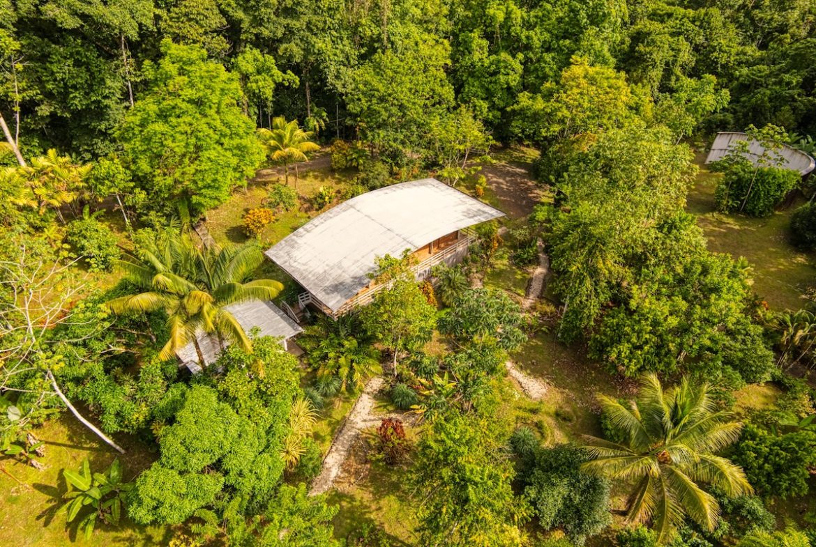 COMMERCIAL HOTEL PROPERTY WITH SIXTEEN BEDROOMS, IN LA TUMBAS TINAMASTES – 62 ACRES