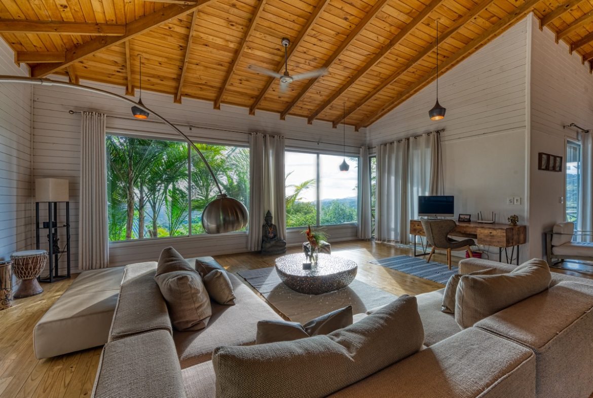 COMMERCIAL HOTEL PROPERTY WITH SIXTEEN BEDROOMS, IN LA TUMBAS TINAMASTES – 62 ACRES