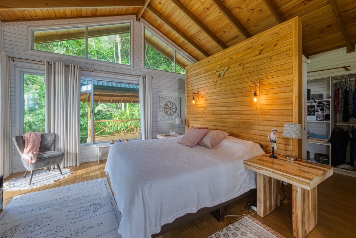COMMERCIAL HOTEL PROPERTY WITH SIXTEEN BEDROOMS, IN LA TUMBAS TINAMASTES – 62 ACRES
