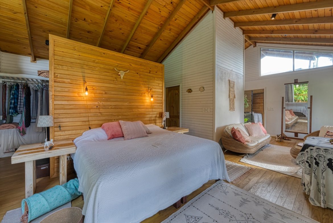 COMMERCIAL HOTEL PROPERTY WITH SIXTEEN BEDROOMS, IN LA TUMBAS TINAMASTES – 62 ACRES