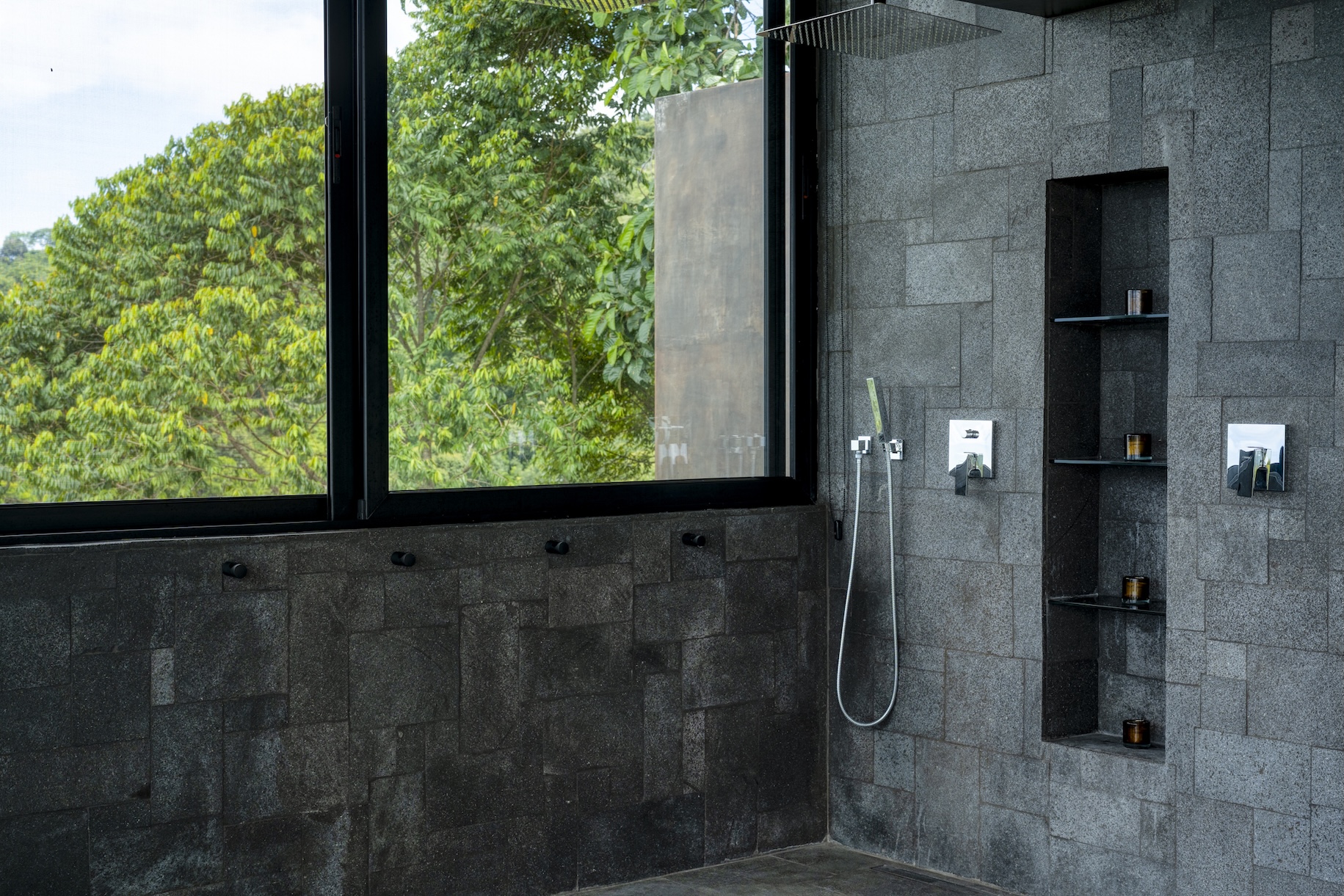 costa-rica-domincial-shower