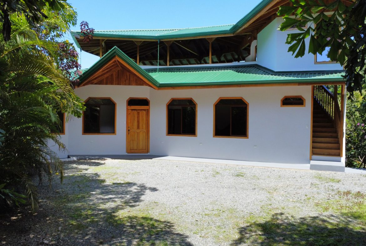 Teak Luxury 5-beds Home in the Mountains of Las Tumbas – 0.45 ACRES