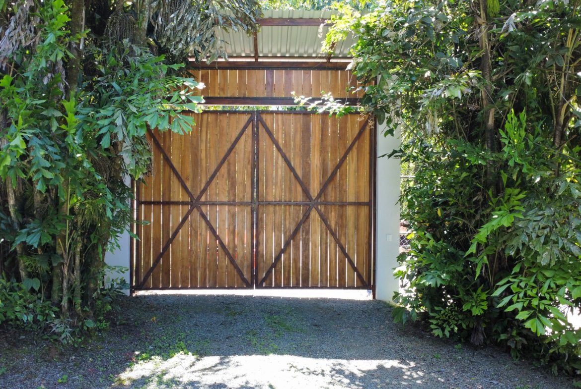 Teak Luxury 5-beds Home in the Mountains of Las Tumbas – 0.45 ACRES