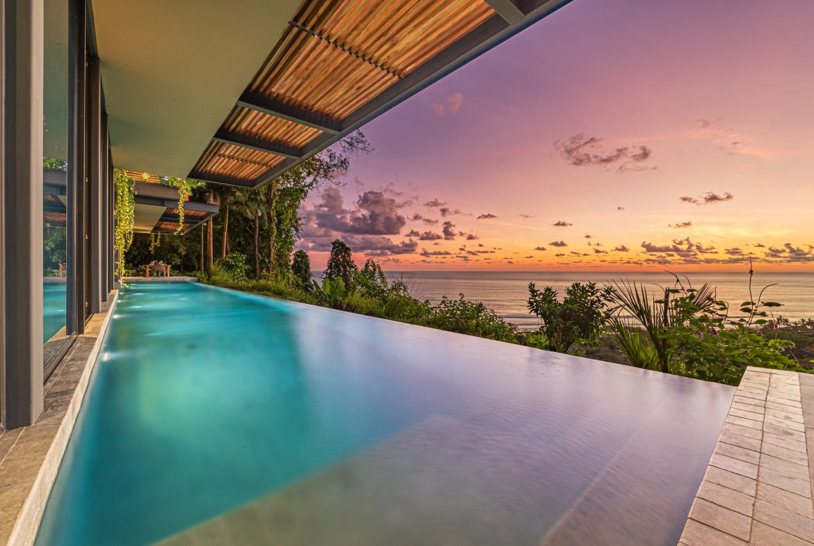 LUXURY PROPERTY WITH FIVE BEDROOM WITH A PANORAMIC VIEWS OF THE SUNSET AND OCEAN CASCADA DE LUZ, IN DOMIICALITO – 1.23 ACRES, Uvita, Costa Rica — photo 5