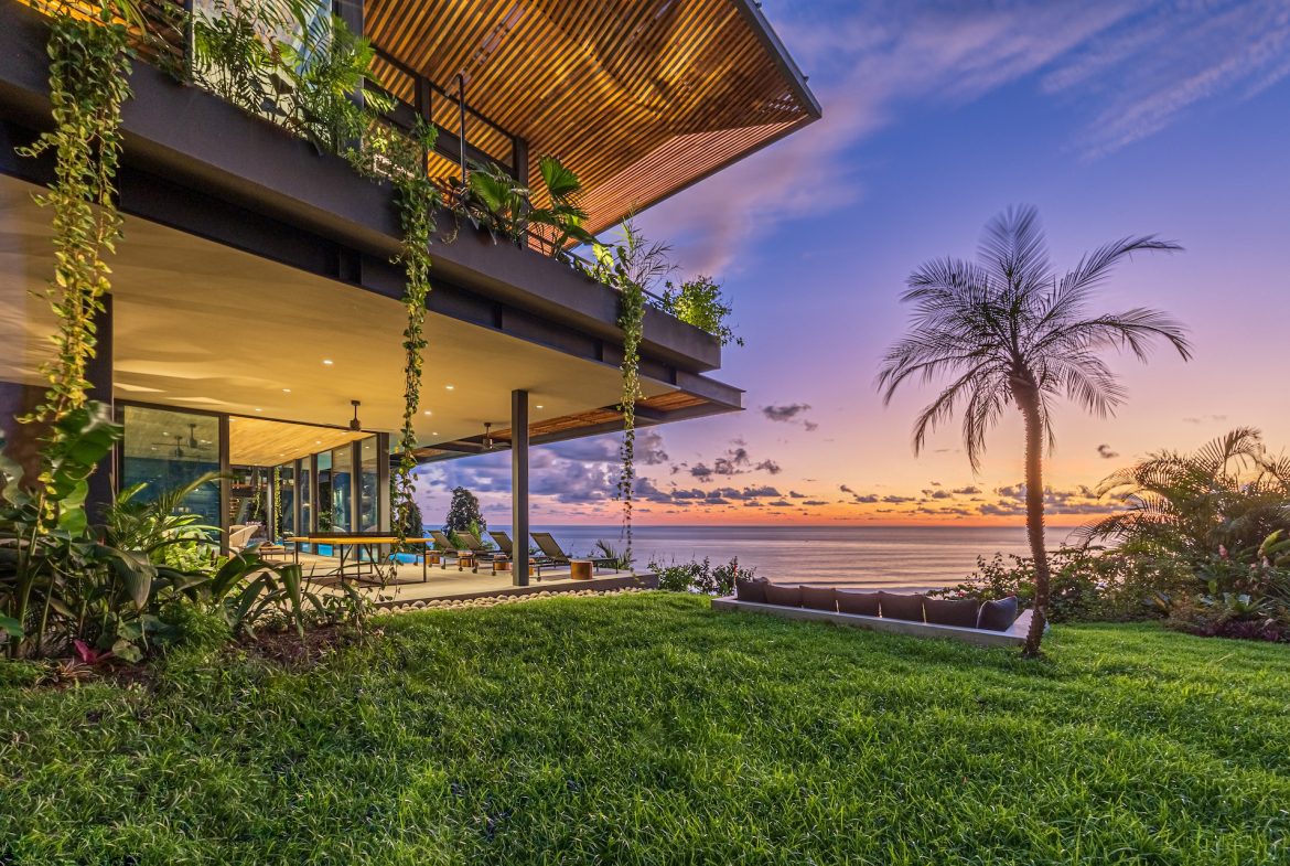 LUXURY PROPERTY WITH FIVE BEDROOM WITH A PANORAMIC VIEWS OF THE SUNSET AND OCEAN CASCADA DE LUZ, IN DOMIICALITO – 1.23 ACRES, Uvita, Costa Rica — photo 2