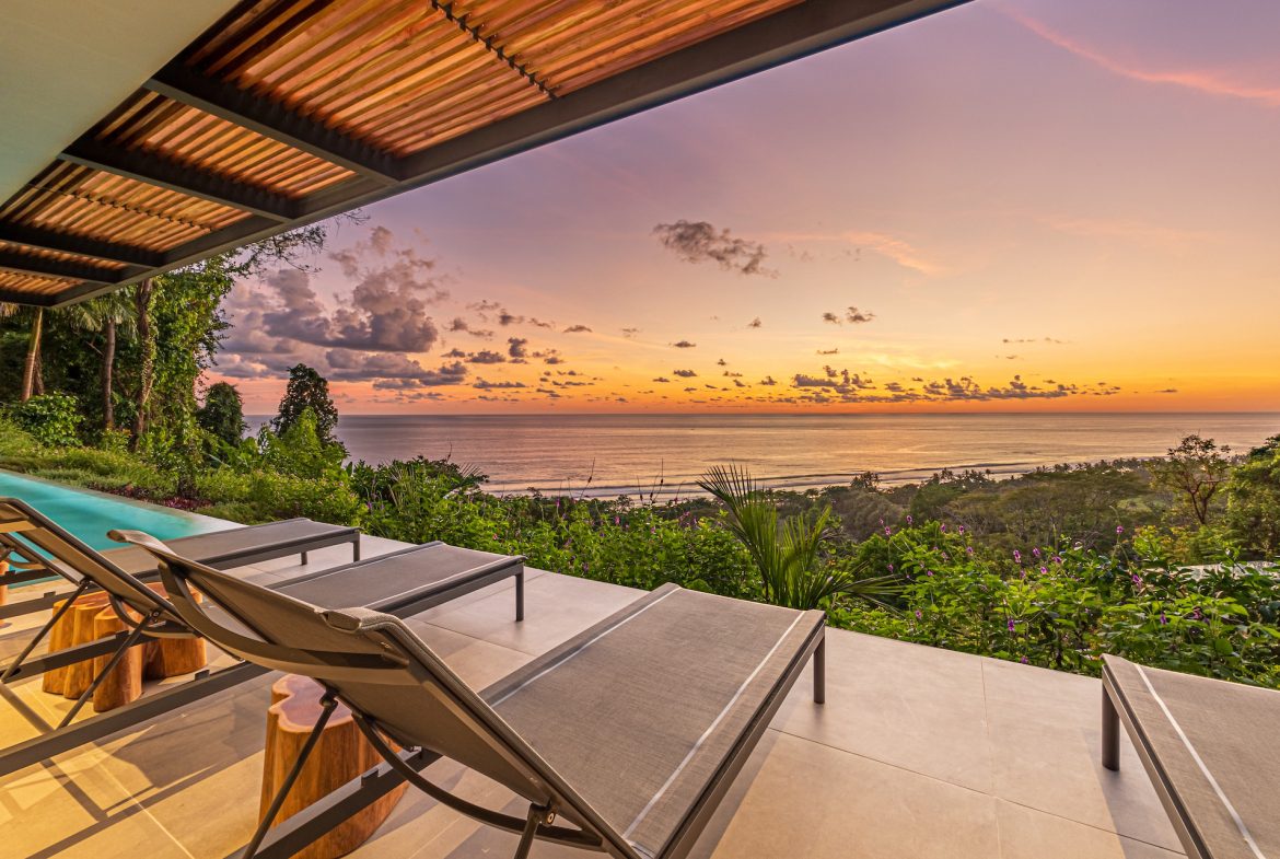 LUXURY PROPERTY WITH FIVE BEDROOM WITH A PANORAMIC VIEWS OF THE SUNSET AND OCEAN CASCADA DE LUZ, IN DOMIICALITO – 1.23 ACRES, Uvita, Costa Rica — photo 7