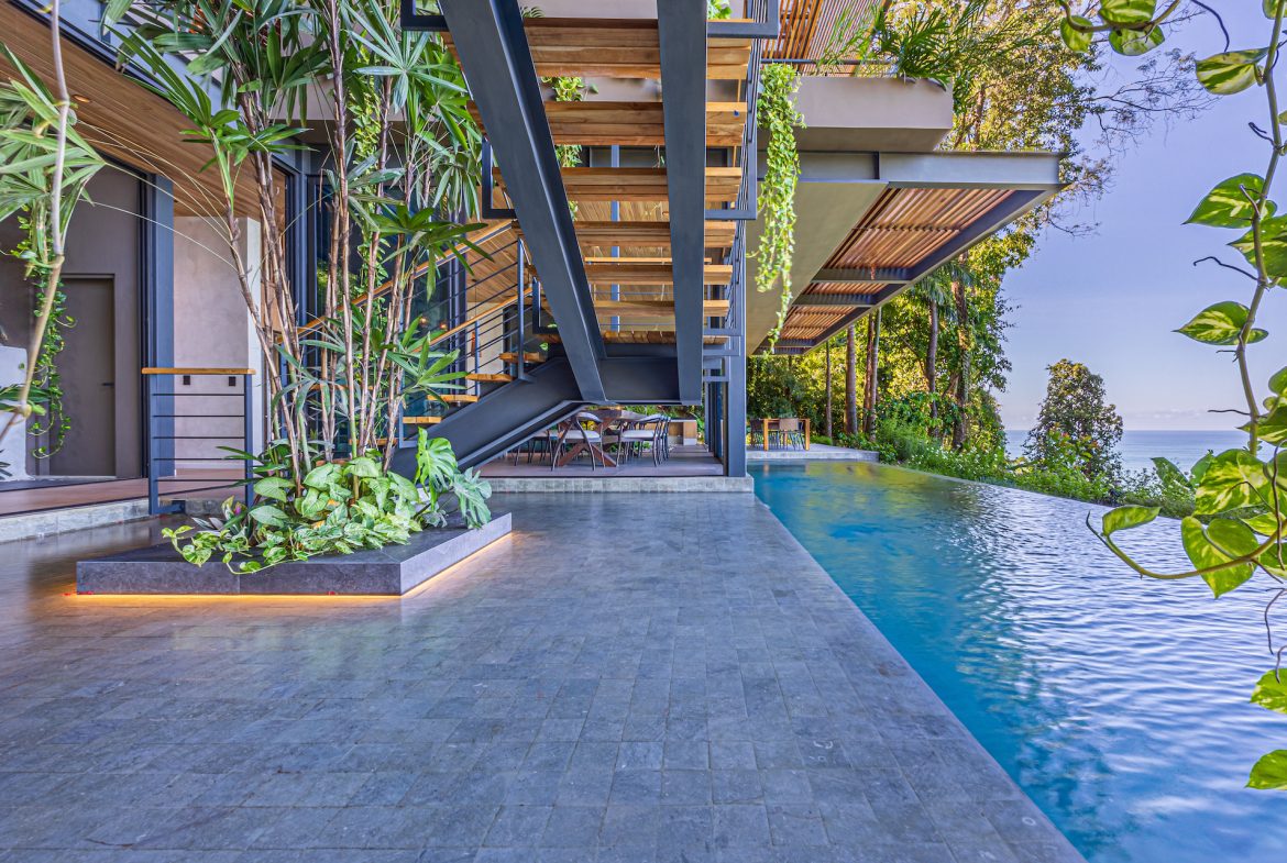 LUXURY PROPERTY WITH FIVE BEDROOM WITH A PANORAMIC VIEWS OF THE SUNSET AND OCEAN CASCADA DE LUZ, IN DOMIICALITO – 1.23 ACRES, Uvita, Costa Rica — photo 3