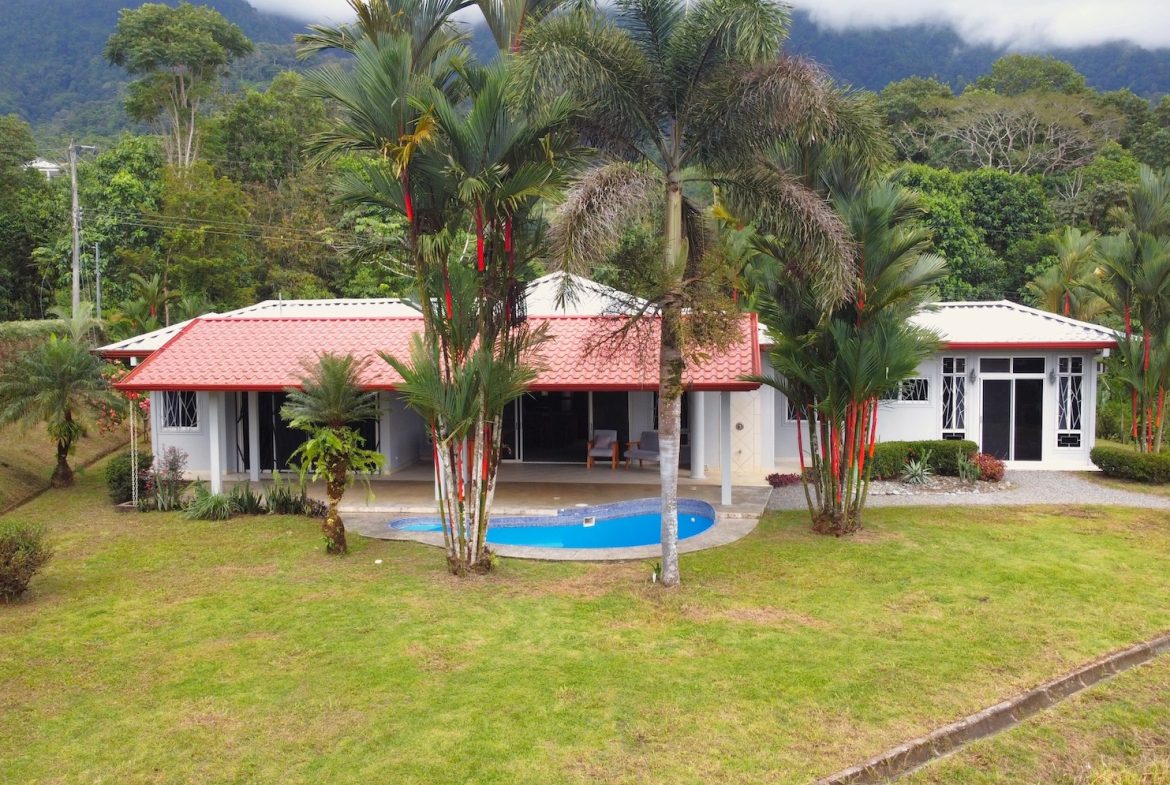 HOUSE WITH THREE BEDROOMS AND MOUNTAINS VIEWS, IN OJOCHAL – 1.8 ACRES, Uvita, Costa Rica — photo 2
