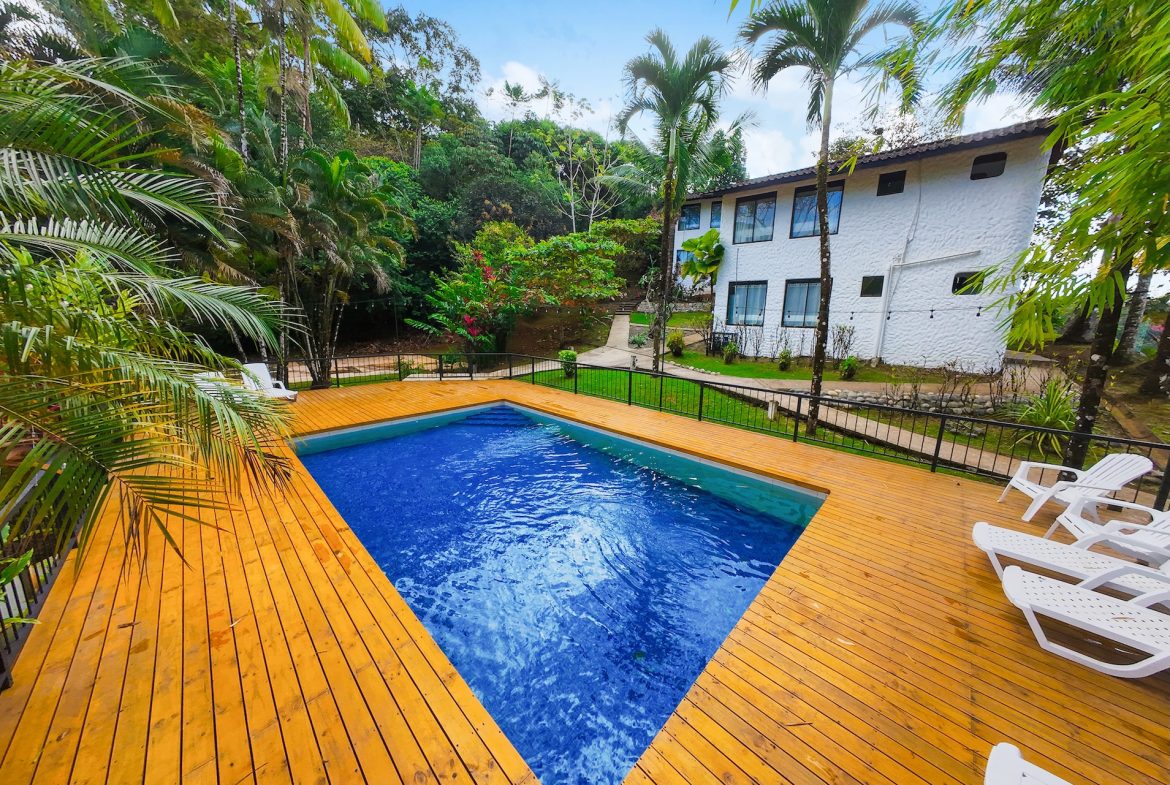HOTEL PROPERTY WITH TEN BEDROOMS NEAR TO THE BEACH, IN OJOCHAL – 1.5 ACRES