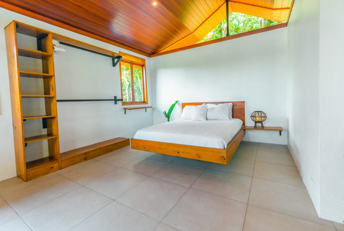 HOTEL PROPERTY WITH TEN BEDROOMS NEAR TO THE BEACH, IN OJOCHAL – 1.5 ACRES