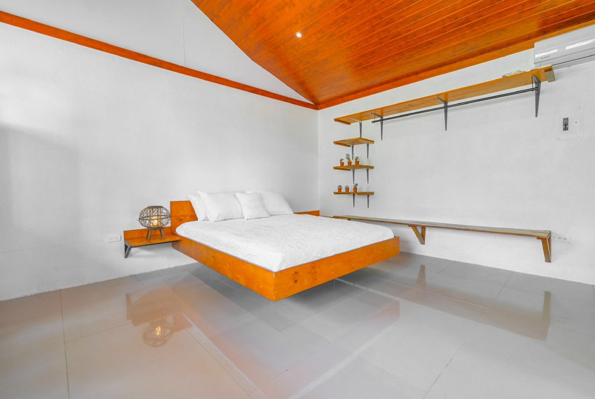 HOTEL PROPERTY WITH TEN BEDROOMS NEAR TO THE BEACH, IN OJOCHAL – 1.5 ACRES
