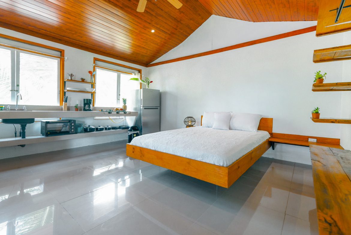 HOTEL PROPERTY WITH TEN BEDROOMS NEAR TO THE BEACH, IN OJOCHAL – 1.5 ACRES