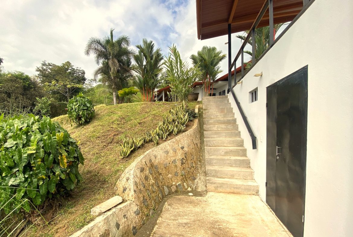HOUSE WITH THREE BEDROOMS AND MOUNTAINS VIEWS, IN OJOCHAL – 1.8 ACRES, Uvita, Costa Rica — photo 5