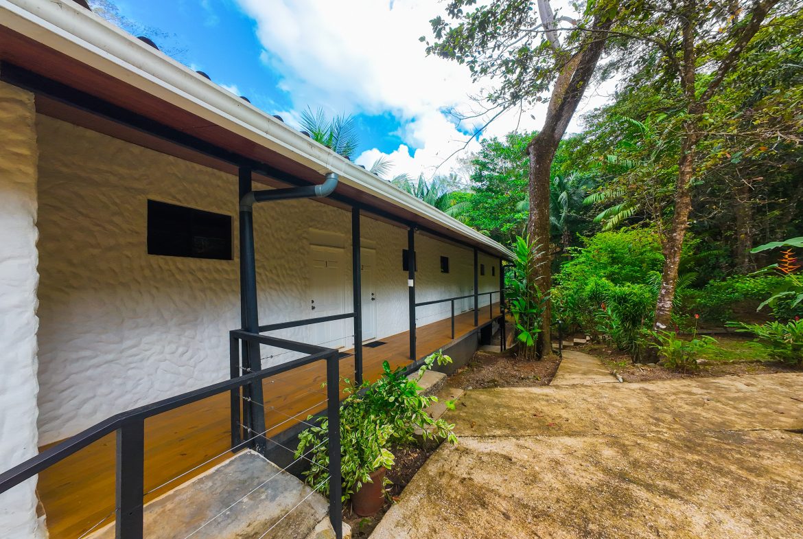 HOTEL PROPERTY WITH TEN BEDROOMS NEAR TO THE BEACH, IN OJOCHAL – 1.5 ACRES