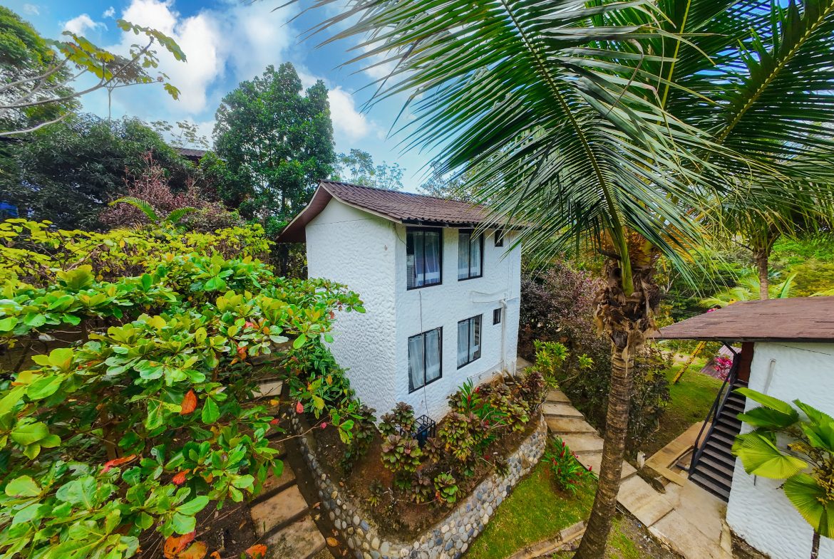 HOTEL PROPERTY WITH TEN BEDROOMS NEAR TO THE BEACH, IN OJOCHAL – 1.5 ACRES