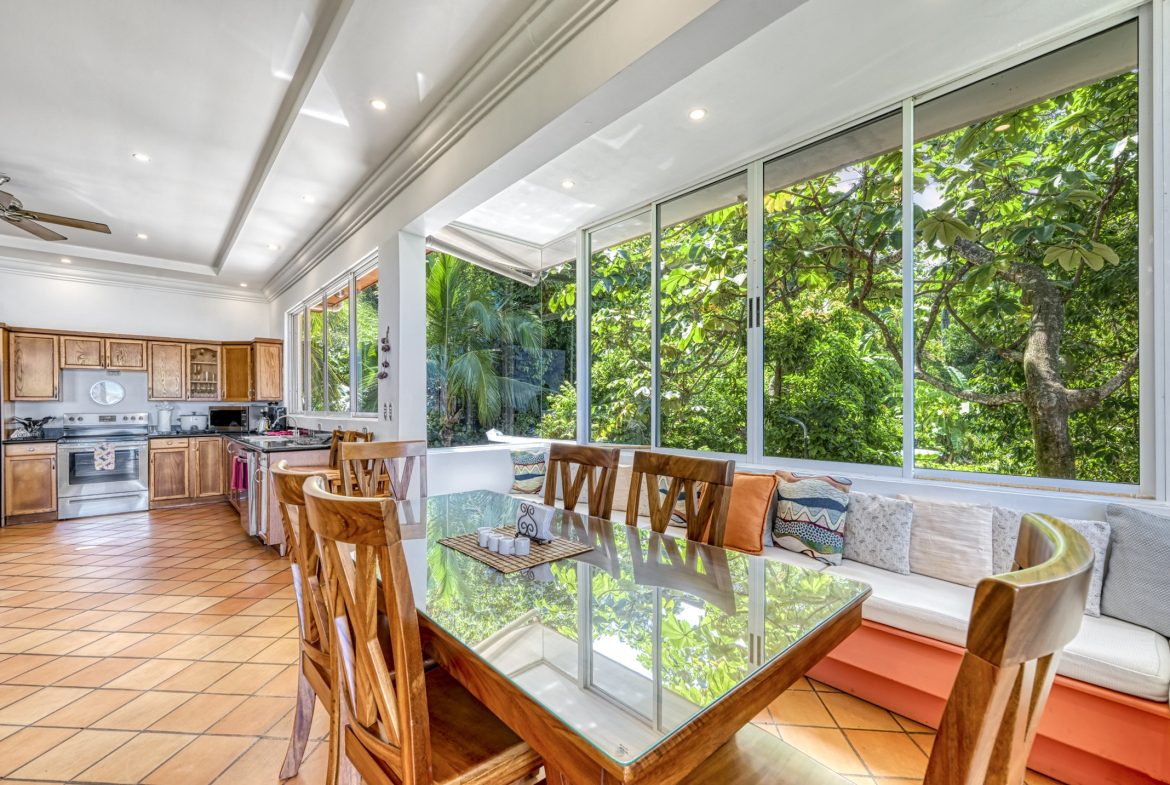 LUXURY PROPERTY WITH FOUR BEDROOMS AND OCEAN VIEWS – 0.26 ACRES