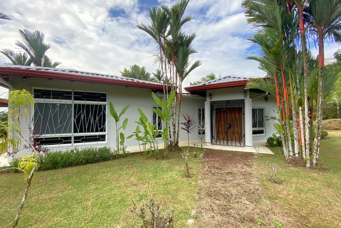 HOUSE WITH THREE BEDROOMS AND MOUNTAINS VIEWS, IN OJOCHAL – 1.8 ACRES