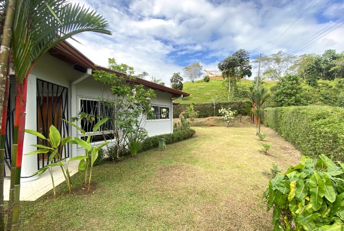HOUSE WITH THREE BEDROOMS AND MOUNTAINS VIEWS, IN OJOCHAL – 1.8 ACRES