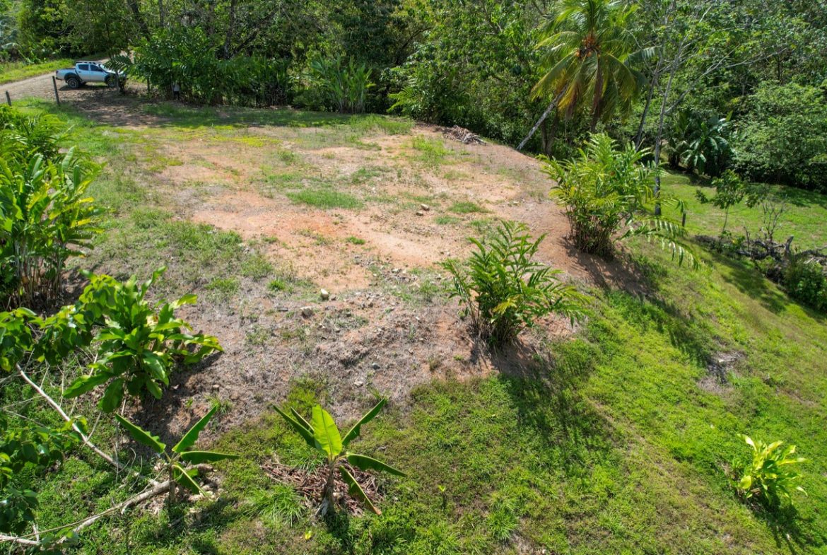 BUILDING PROPERTY WITH MOUNTAIN VIEWS, IN LA COLONIA UVITA – 0.51 ACRES
