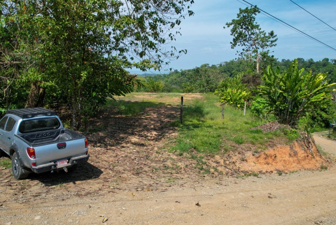 BUILDING PROPERTY WITH MOUNTAIN VIEWS, IN LA COLONIA UVITA – 0.51 ACRES
