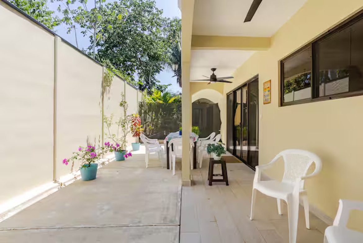 VILLA TORTUGA IN GATED COMMUNITY NEAR TO QUEPOS CENTER  – 0.08 ACRES