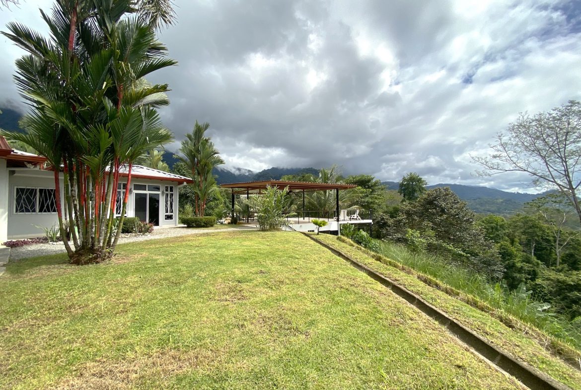 HOUSE WITH THREE BEDROOMS AND MOUNTAINS VIEWS, IN OJOCHAL – 1.8 ACRES