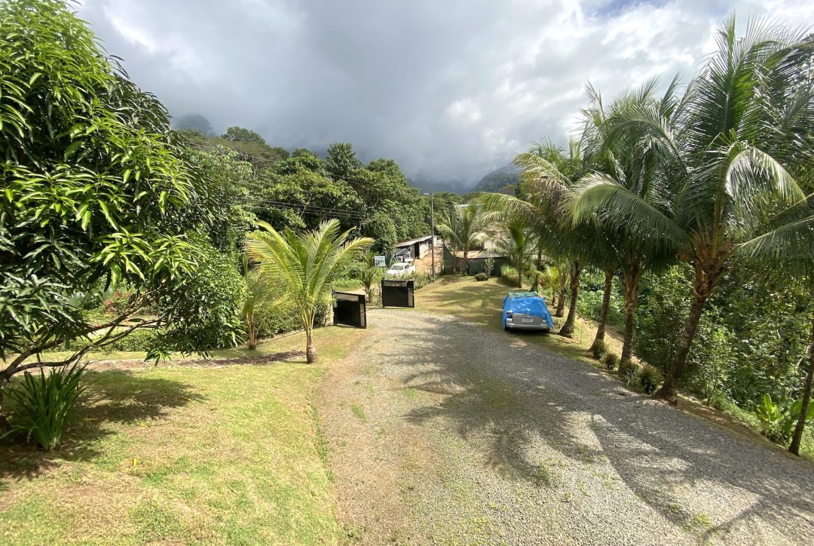 HOUSE WITH THREE BEDROOMS AND MOUNTAINS VIEWS, IN OJOCHAL – 1.8 ACRES