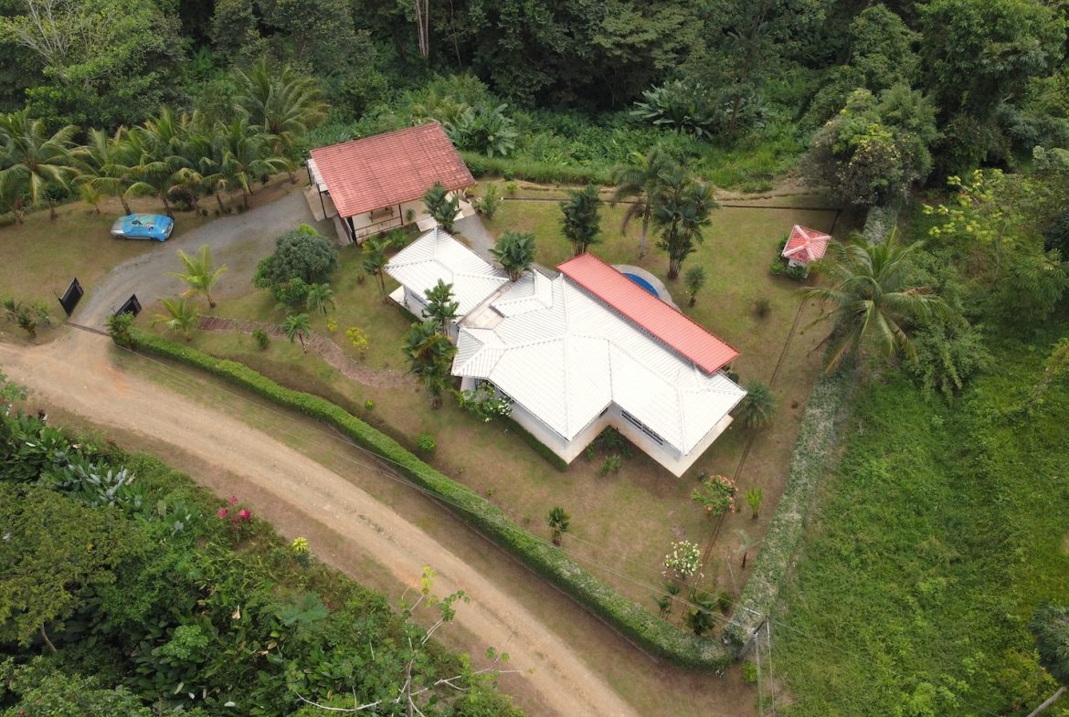HOUSE WITH THREE BEDROOMS AND MOUNTAINS VIEWS, IN OJOCHAL – 1.8 ACRES, Uvita, Costa Rica — photo 1